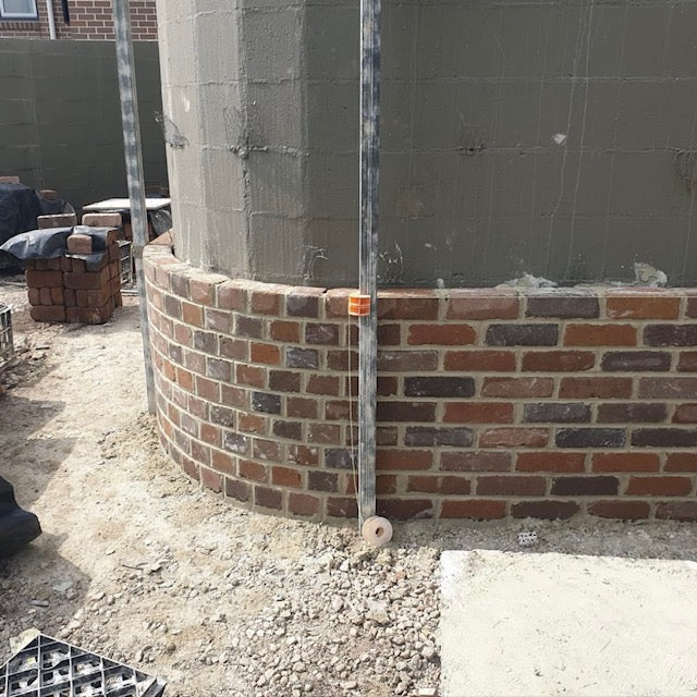 Curved brick wall under construction using MAGSY for reliable alignment
